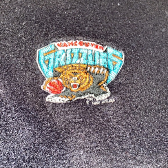 Vintage Vancouver Grizzlies Fleece Sweater - Picture 6 of 10